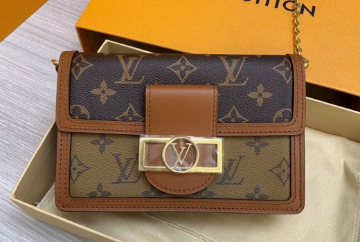 Dauphine Chain Wallet M68746 Details