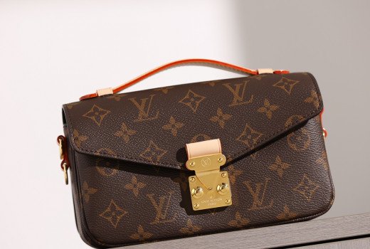 Pochette Métis East West M46279