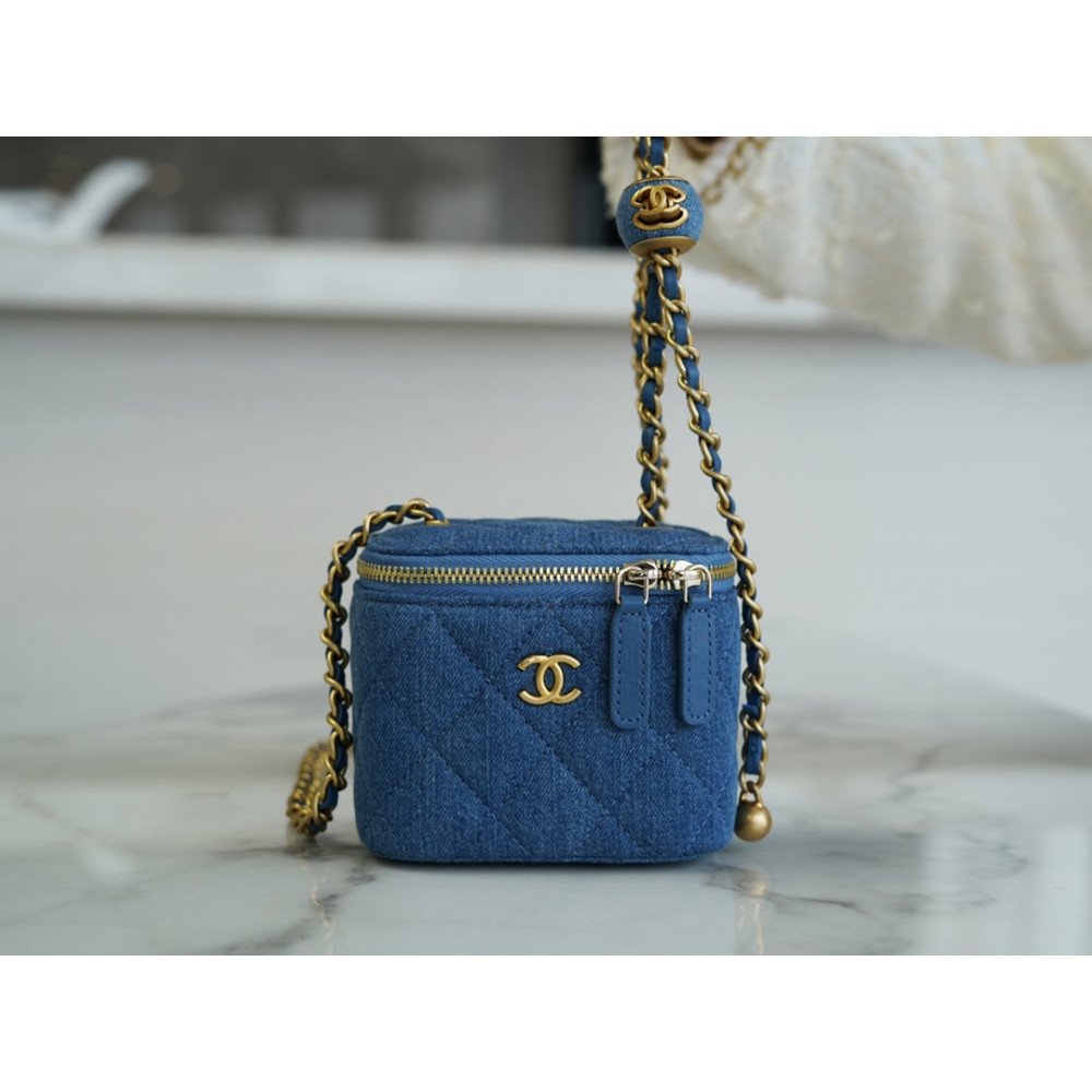 Chanel Pearl Crush Mini Vanity Case Chanel Pearl Crush Mini Vanity Case