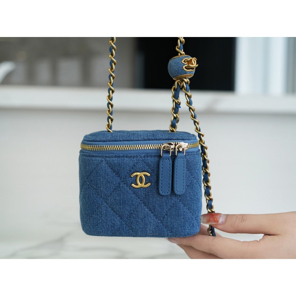 Chanel Pearl Crush Mini Vanity Case Chanel Pearl Crush Mini Vanity Case