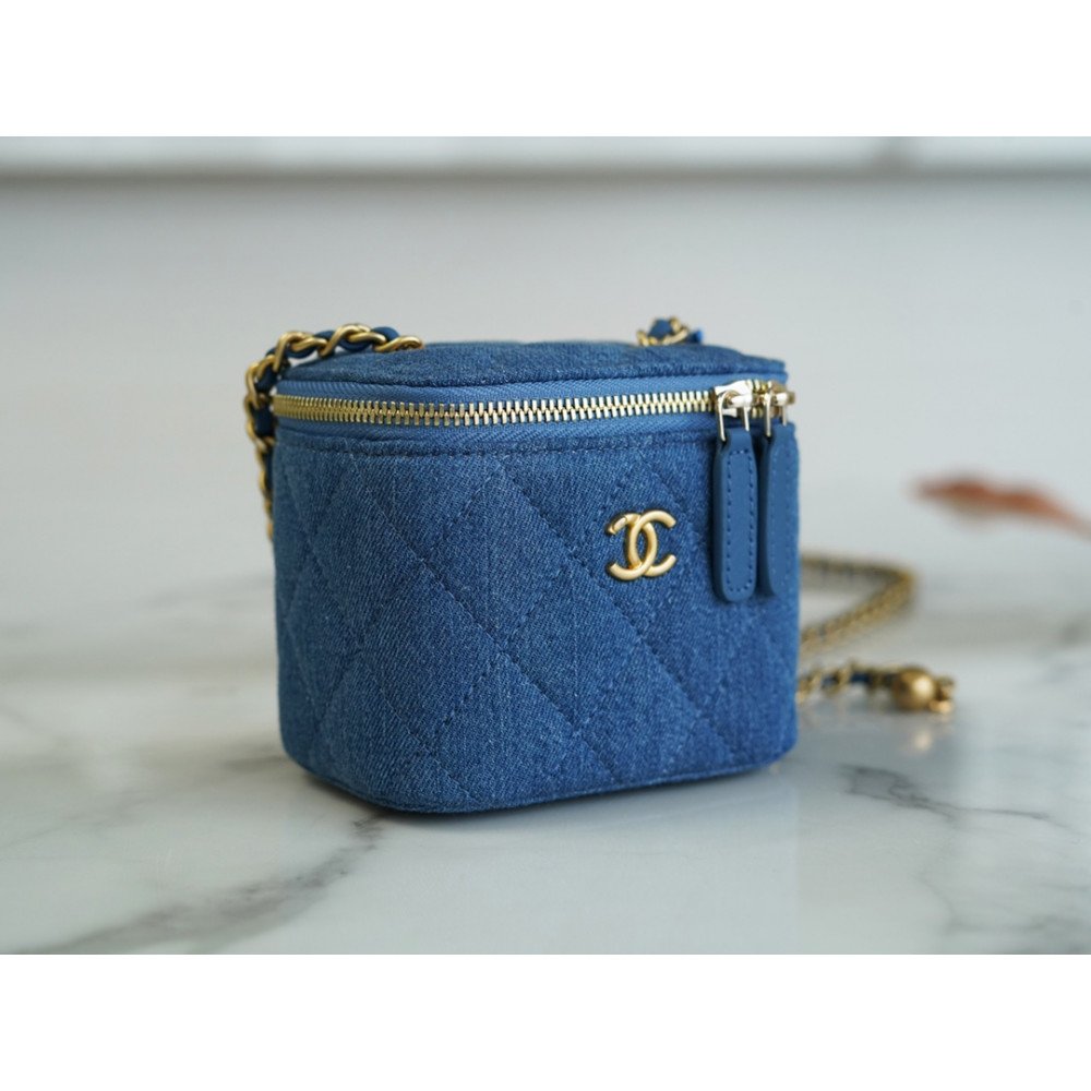 Chanel Pearl Crush Mini Vanity Case Chanel Pearl Crush Mini Vanity Case