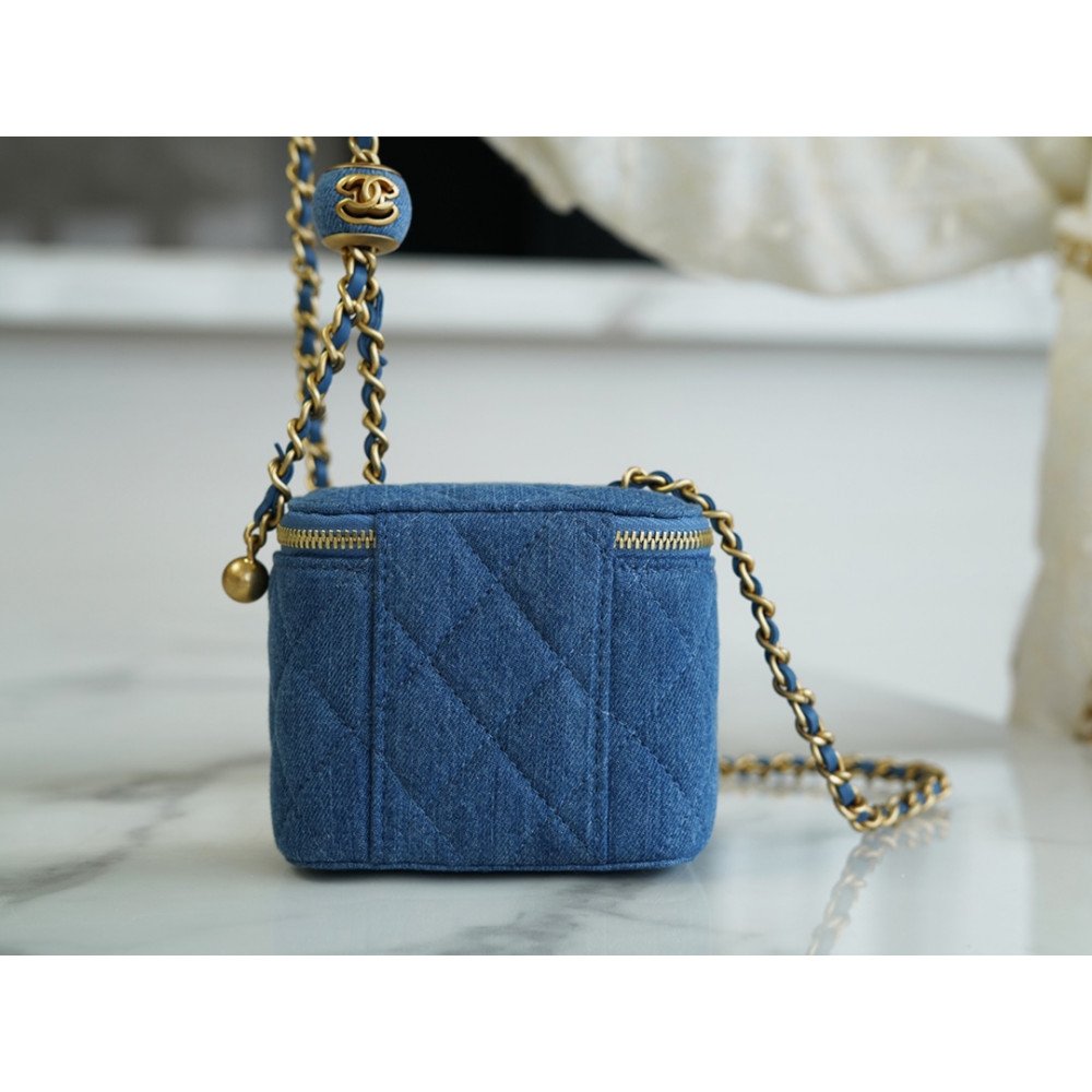 Chanel Pearl Crush Mini Vanity Case Chanel Pearl Crush Mini Vanity Case