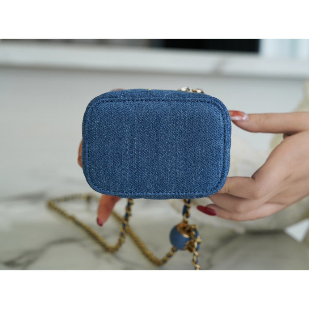 Chanel Pearl Crush Mini Vanity Case Chanel Pearl Crush Mini Vanity Case