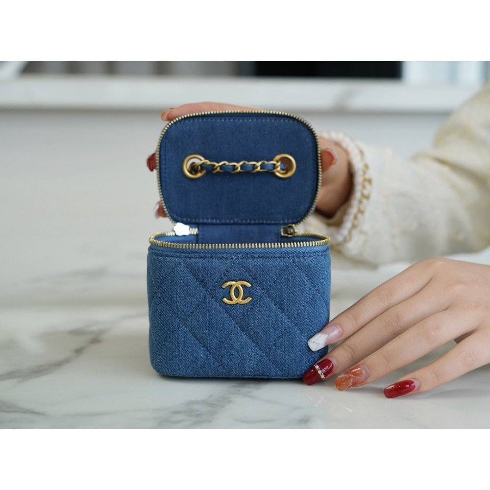 Chanel Pearl Crush Mini Vanity Case Chanel Pearl Crush Mini Vanity Case