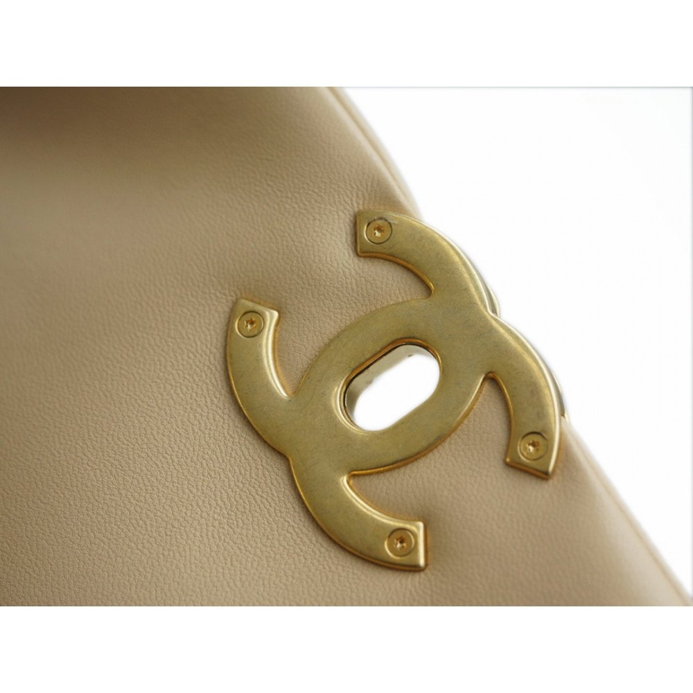 Chanel Medium 19 Flap Bag