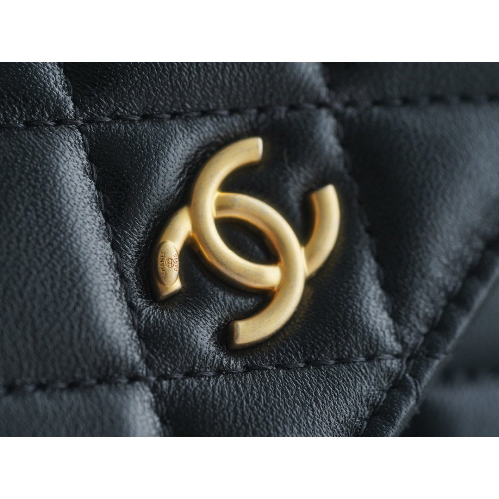 Chanel Pearl Crush Clutch With Chain Bag Chanel Pearl Crush Clutch With Chain Bag