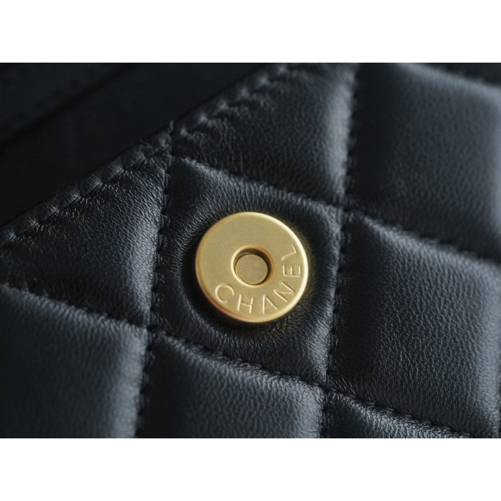 Chanel Pearl Crush Clutch With Chain Bag Chanel Pearl Crush Clutch With Chain Bag