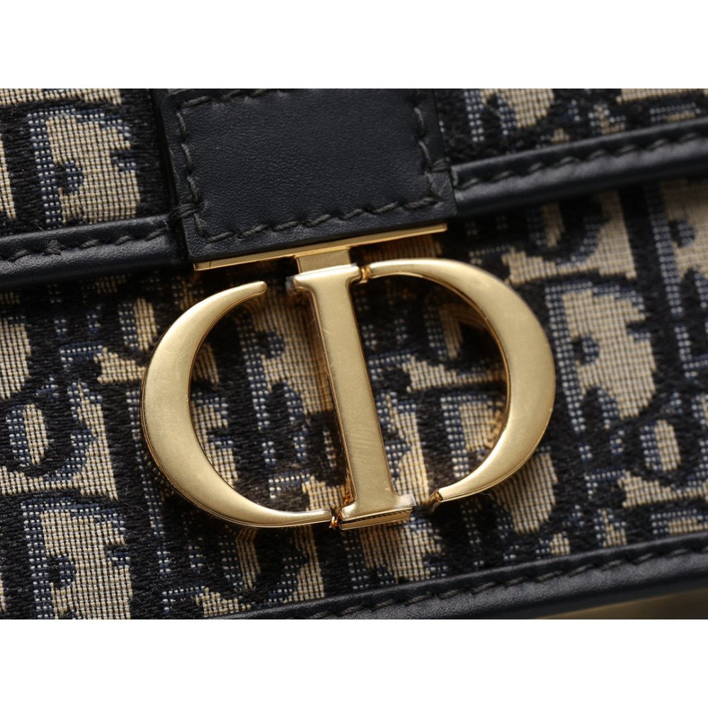 30 Montaigne East-West Bag With Chain 30 Montaigne East-West Bag With Chain