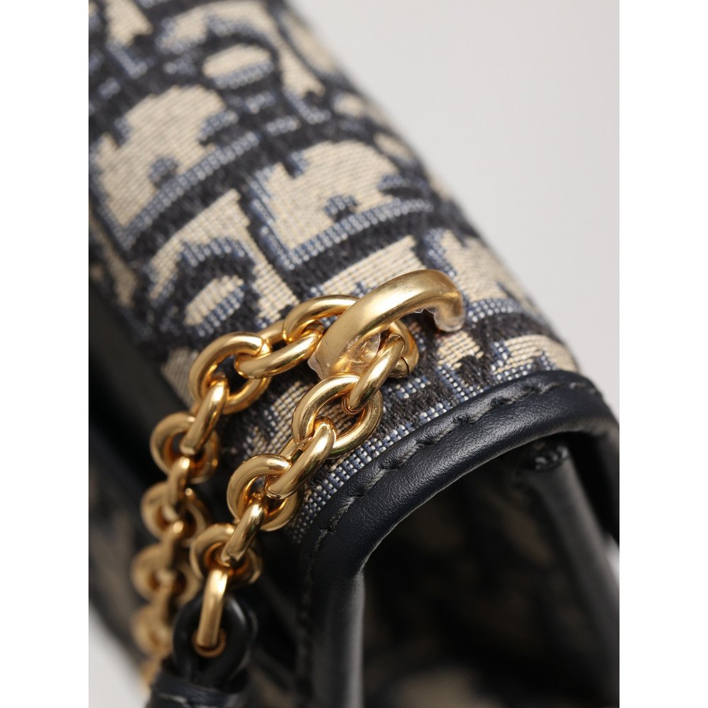 30 Montaigne East-West Bag With Chain 30 Montaigne East-West Bag With Chain