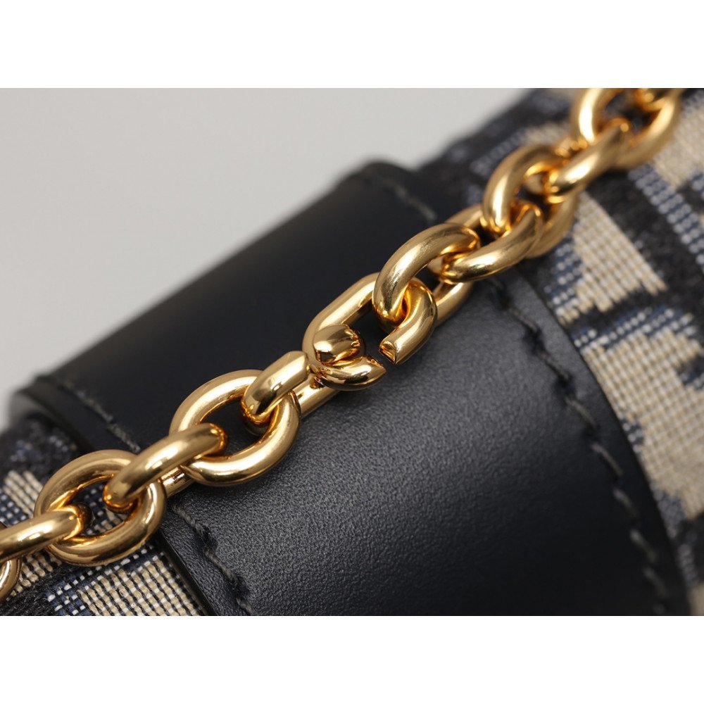 30 Montaigne East-West Bag With Chain 30 Montaigne East-West Bag With Chain