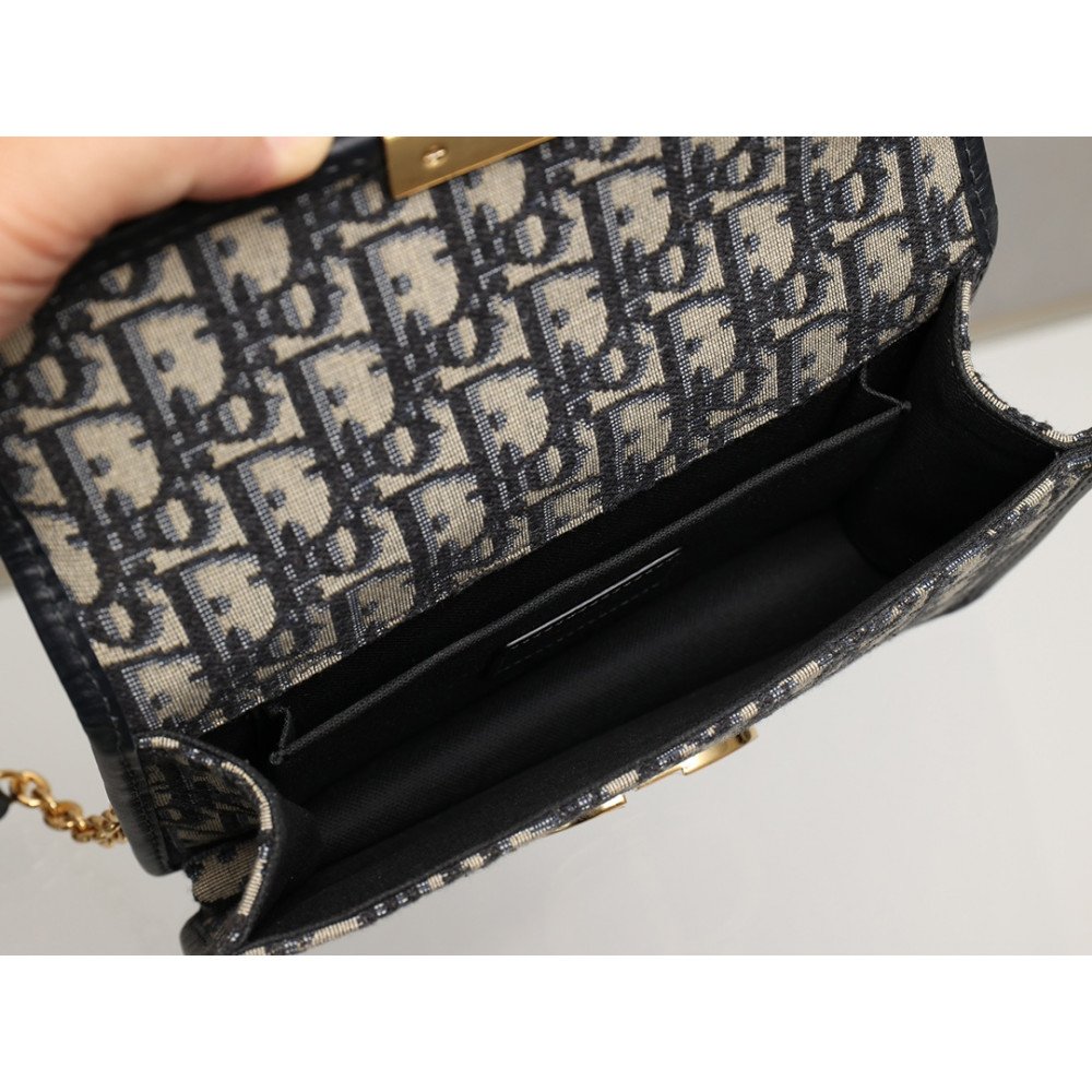 30 Montaigne East-West Bag With Chain 30 Montaigne East-West Bag With Chain