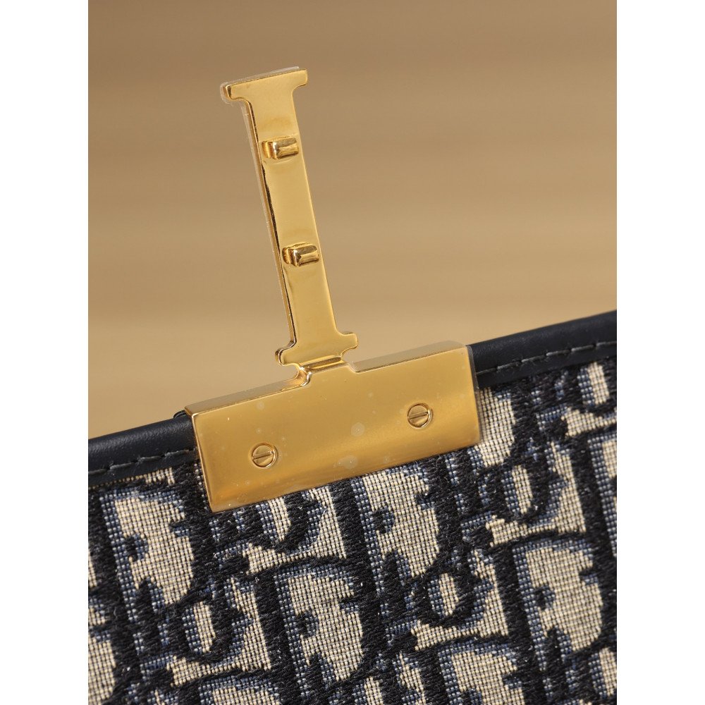 30 Montaigne Bag