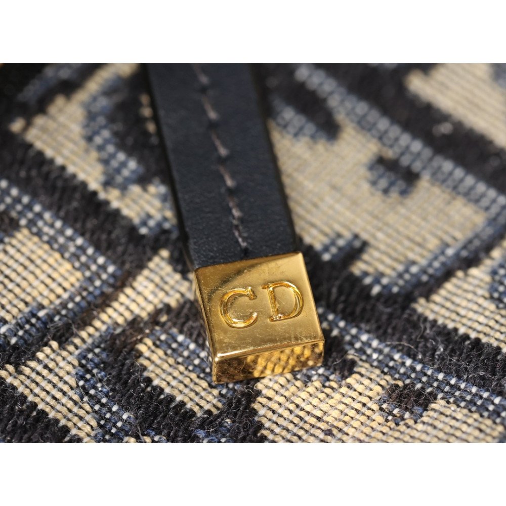 30 Montaigne Bag