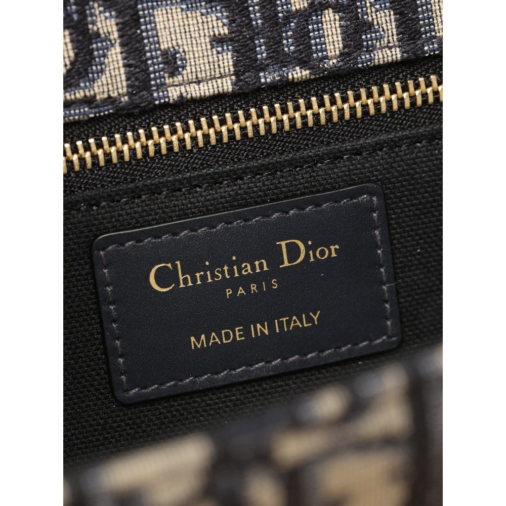 30 Montaigne Bag