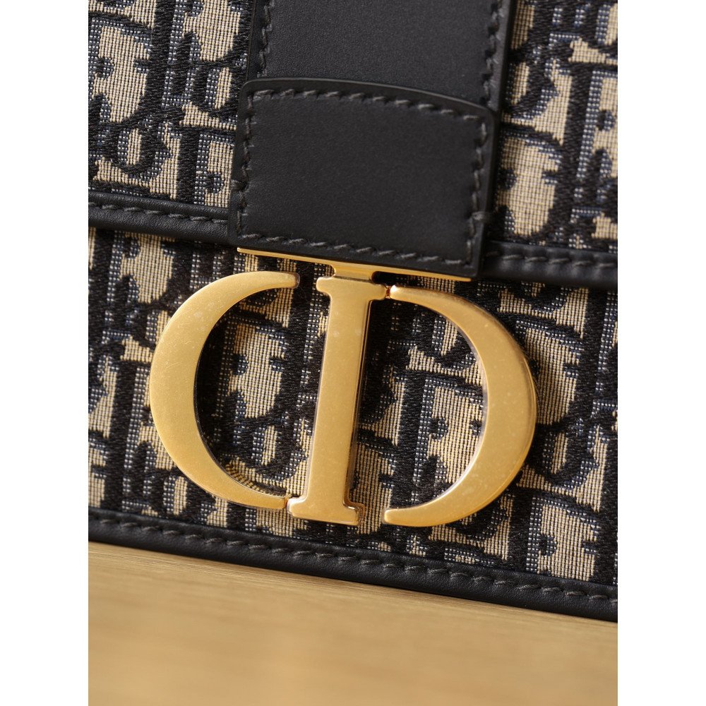 30 Montaigne Bag