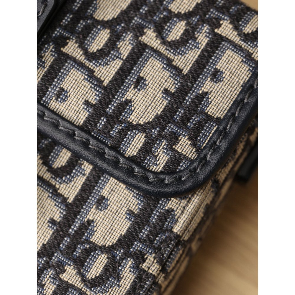 30 Montaigne Box Bag