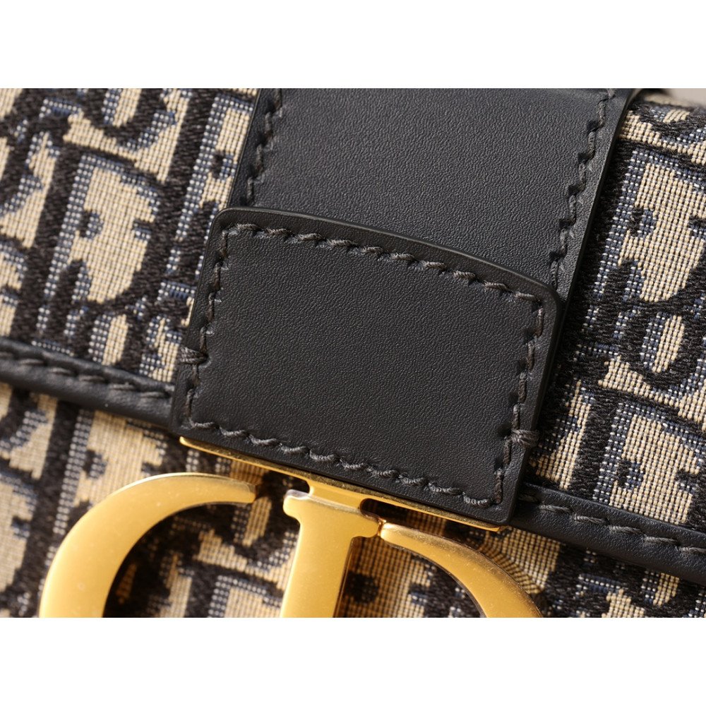 30 Montaigne Box Bag