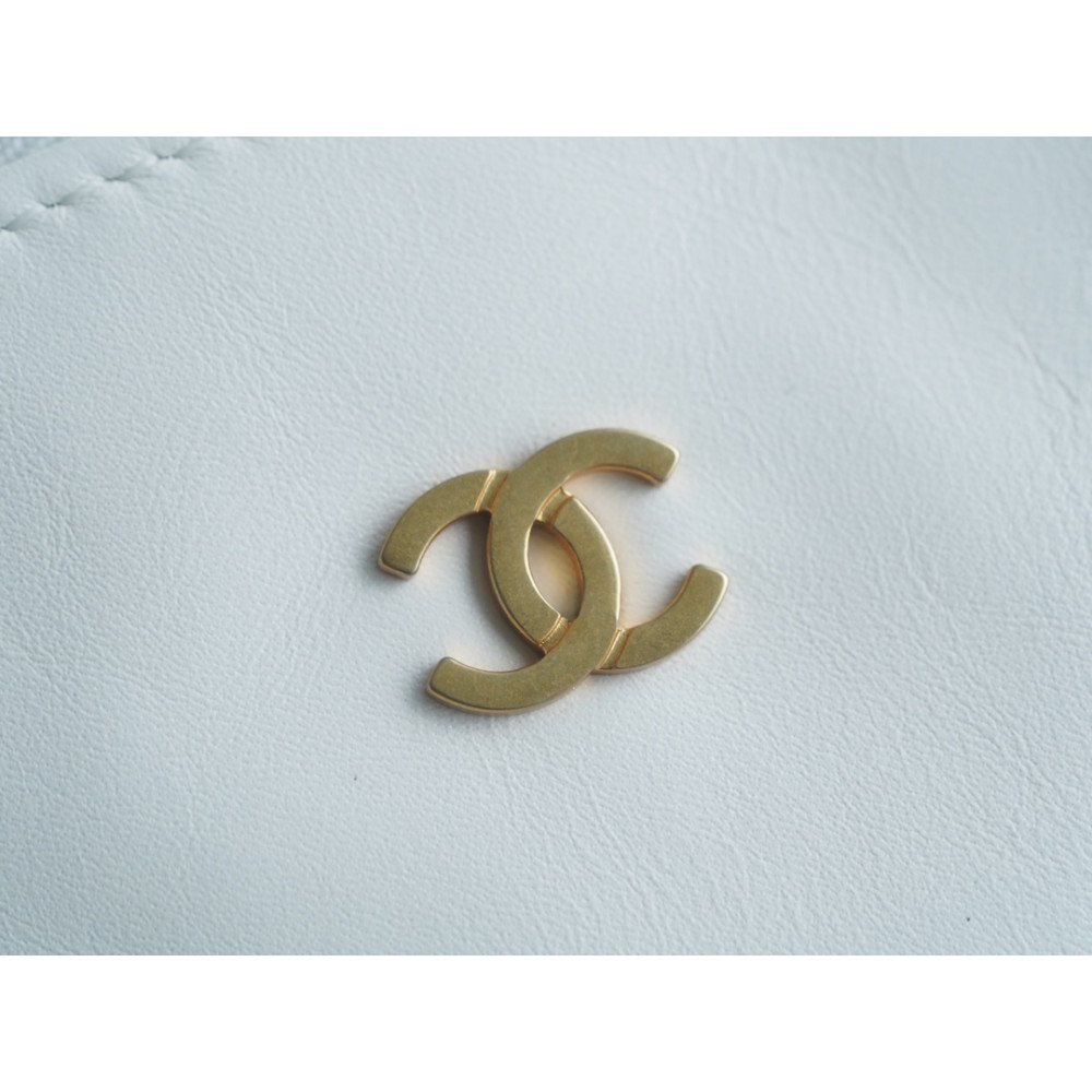 Chanel 22 Medium Bag