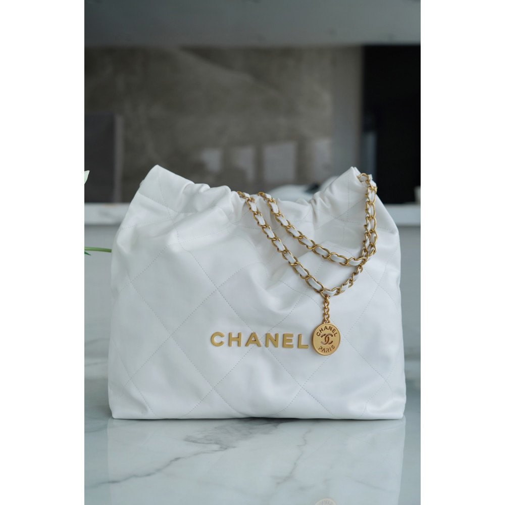Chanel 22 Medium Bag