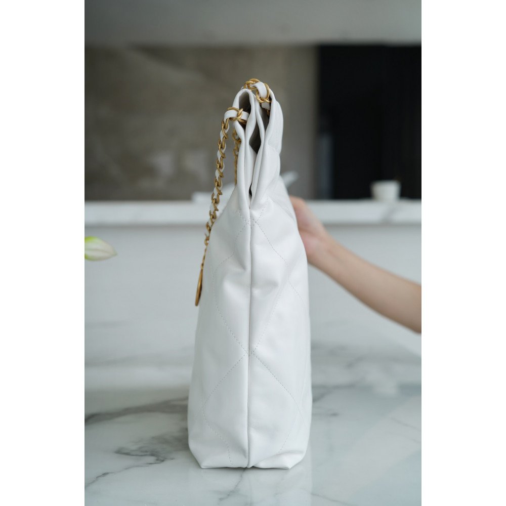 Chanel 22 Medium Bag