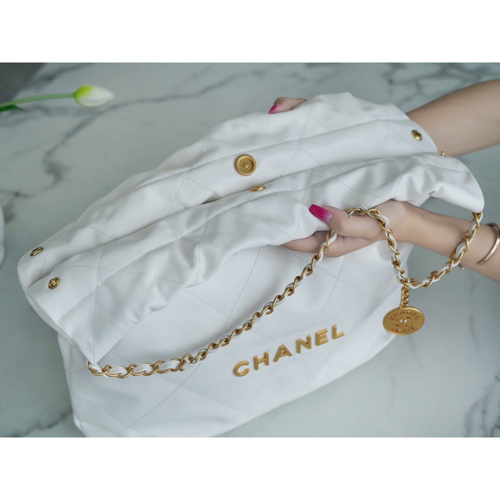 Chanel 22 Medium Bag