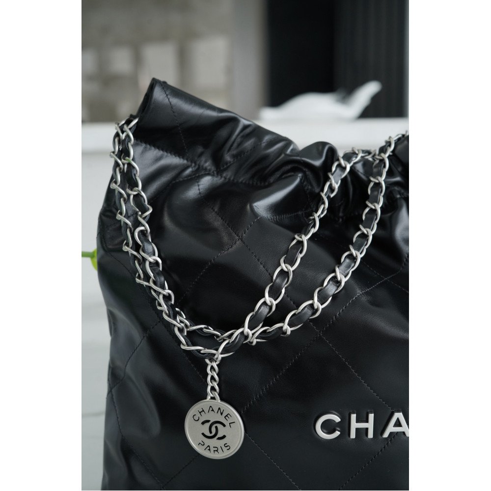 Chanel 22 Medium Bag