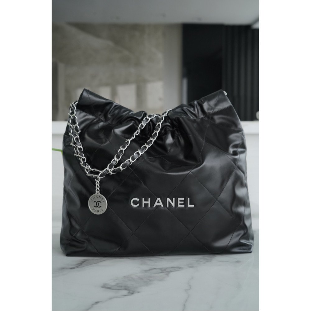 Chanel 22 Medium Bag