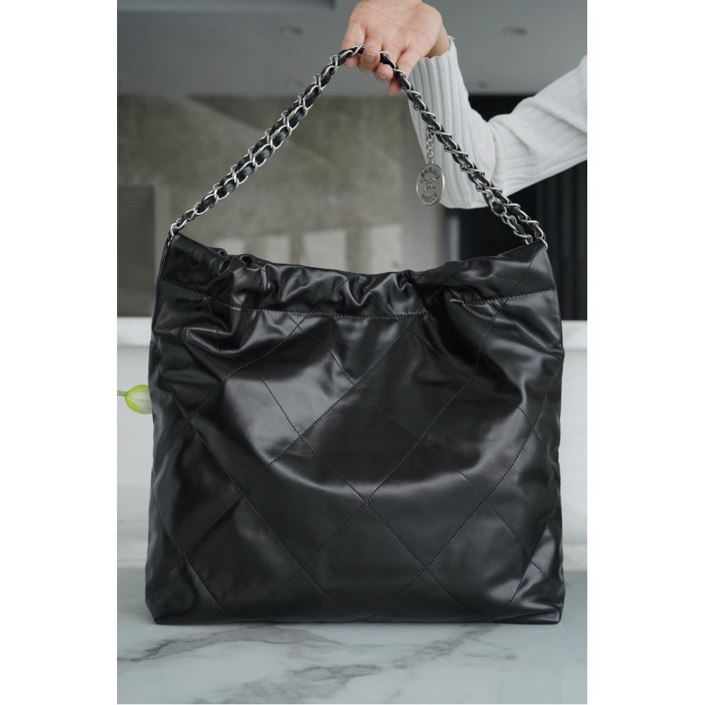 Chanel 22 Medium Bag