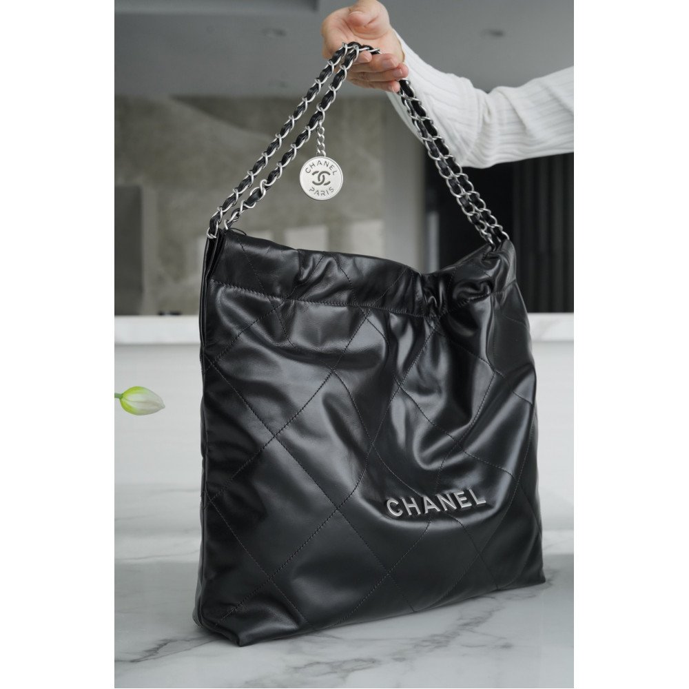 Chanel 22 Medium Bag
