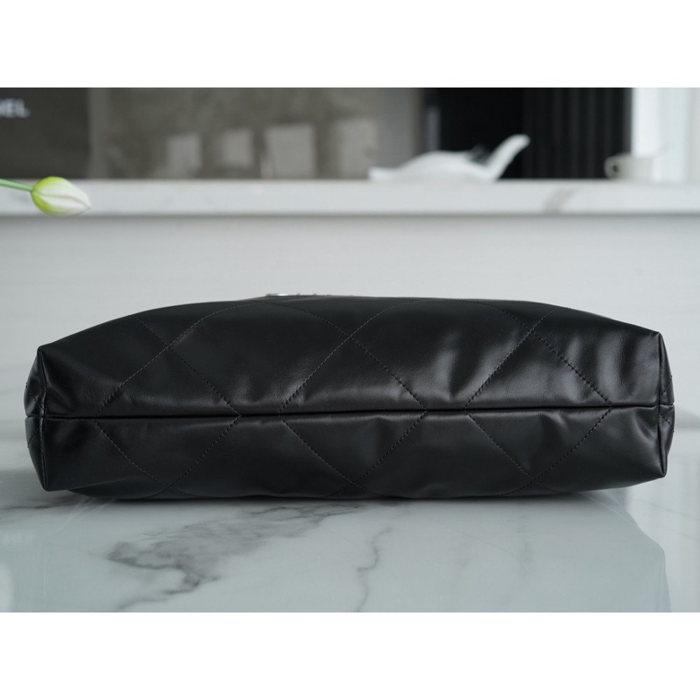 Chanel 22 Medium Bag