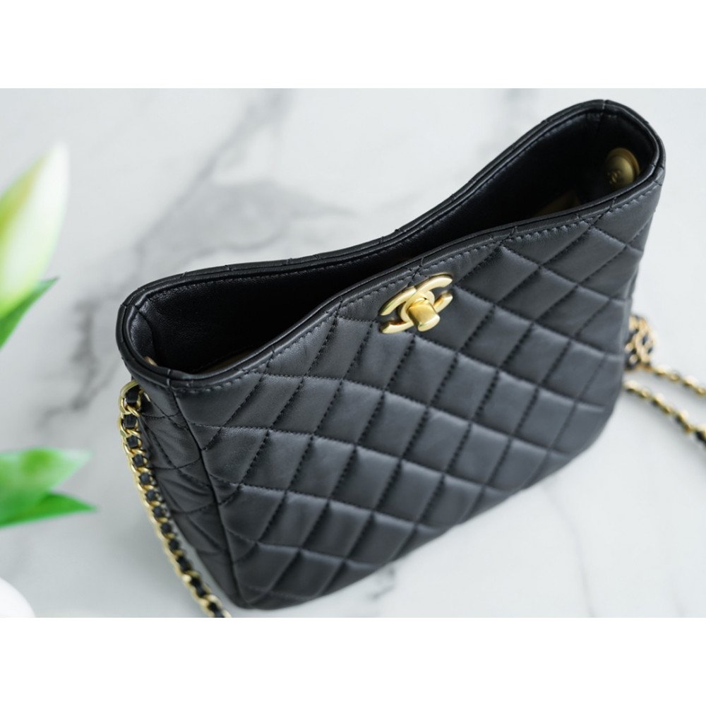Chanel Pearl Crush Hobo Bag Chanel Pearl Crush Hobo Bag