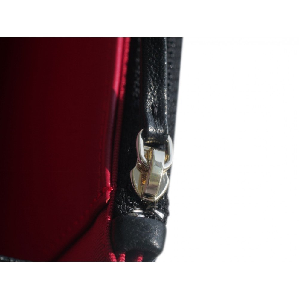 Chanel 19 Wallet On Chain