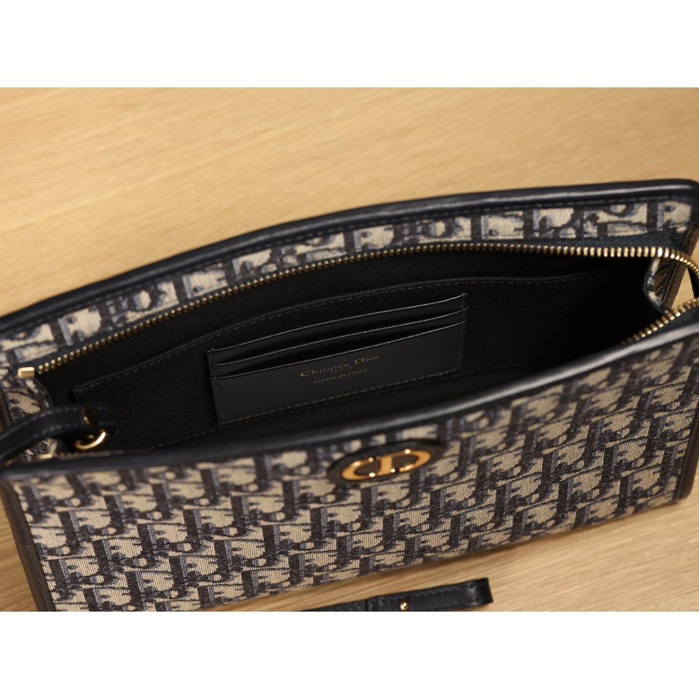 Medium 30 Montaigne Pouch Medium 30 Montaigne Pouch
