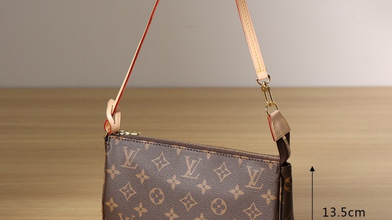 Pochette Accessoires M40712 Pochette Accessoires M40712