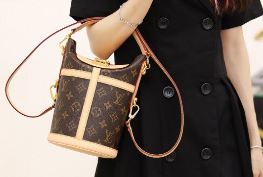Duffle Bag M43587 Model Show